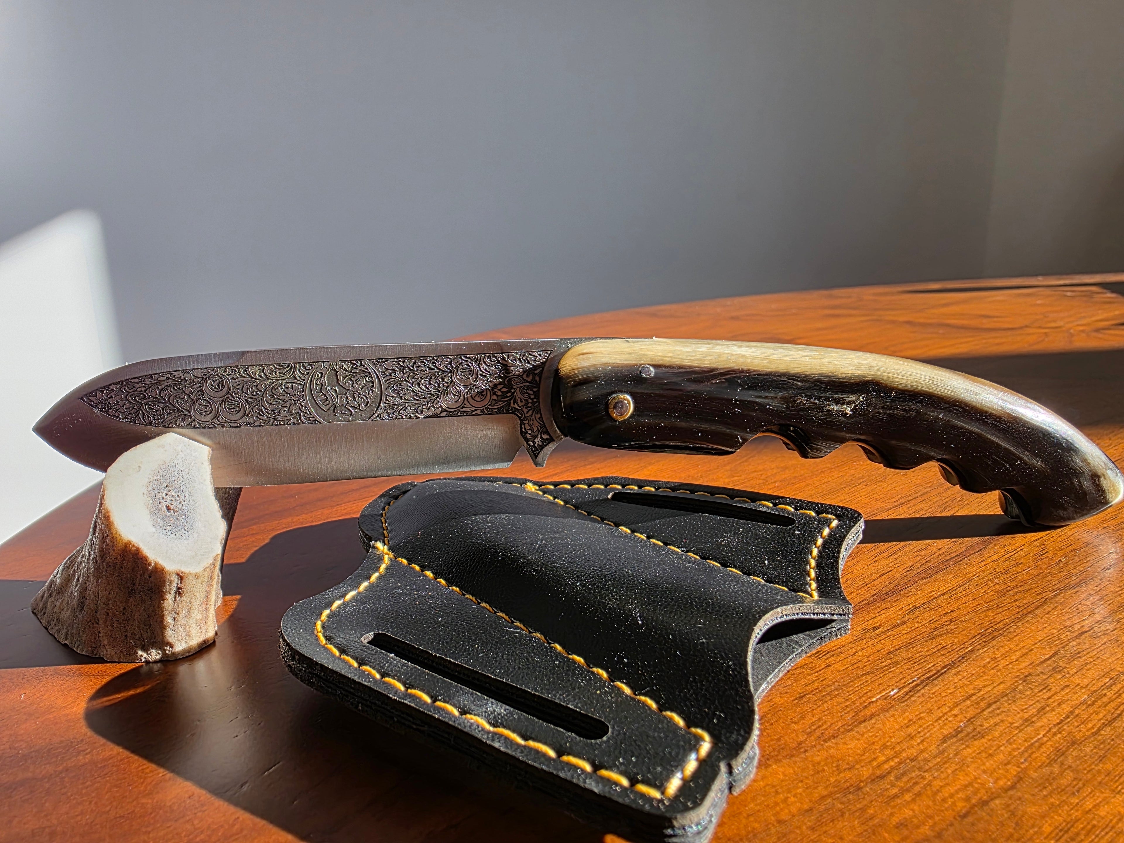 Taschenmesser SIVAS Slipjoint Wolfgravur beidseitig