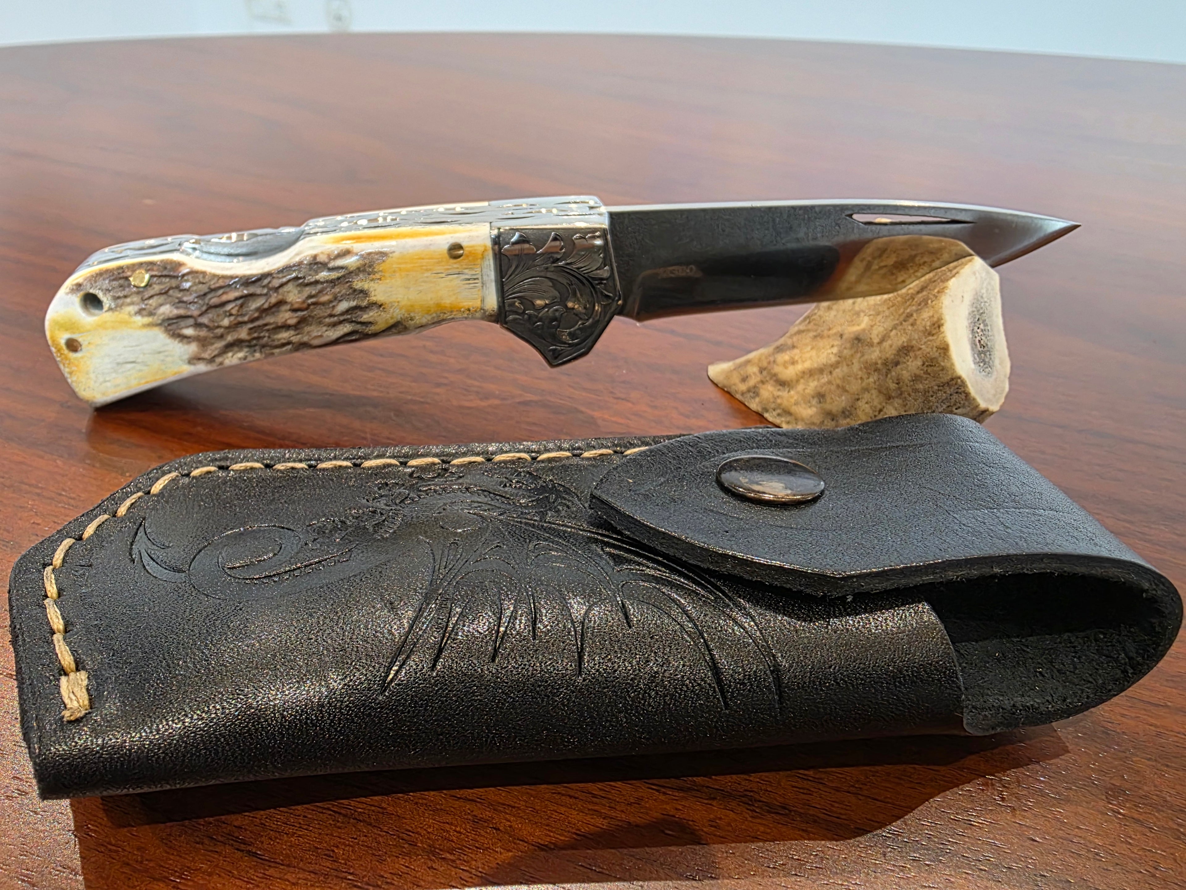 Taschenmesser Stahl M 390 mit Hirschhorngriff Back Lock