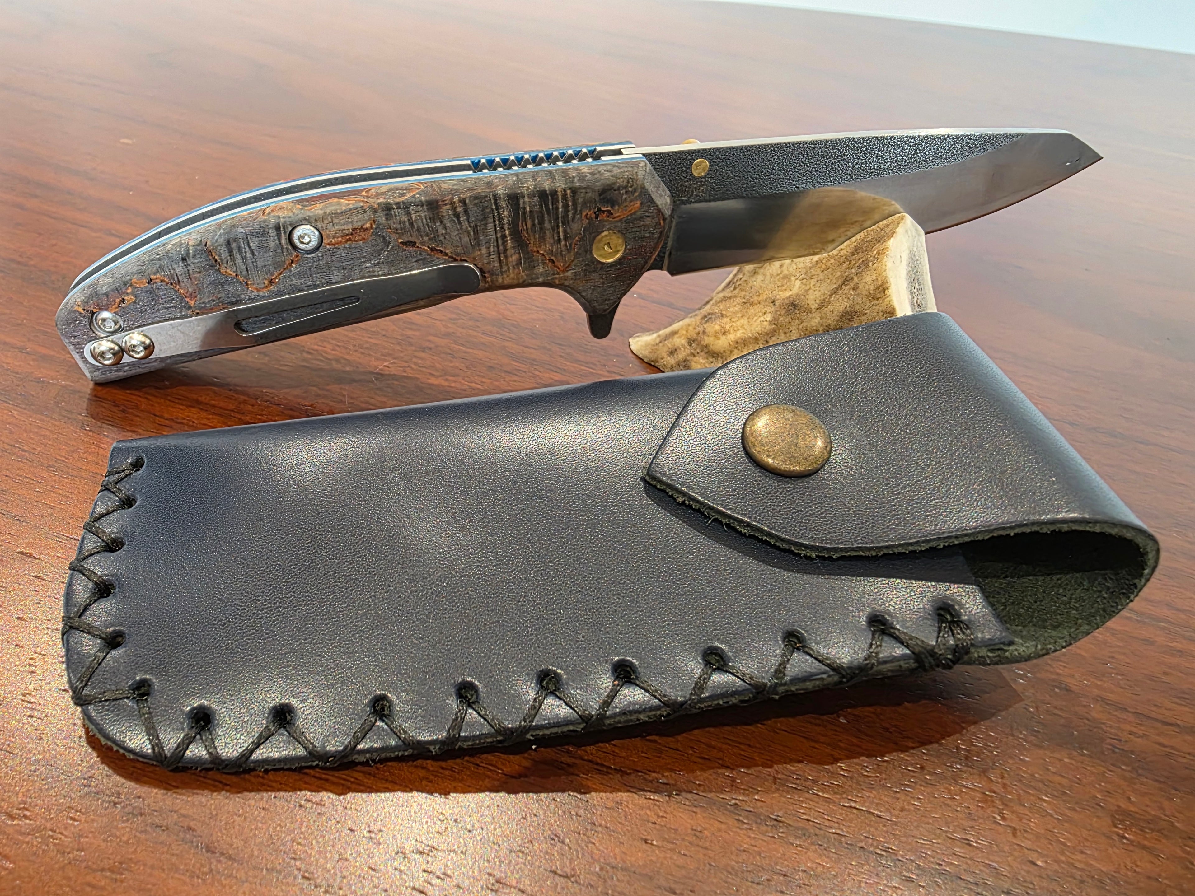 Taschenmesser N690 Stahl stabilisiertem Griff inkl. Lederetui