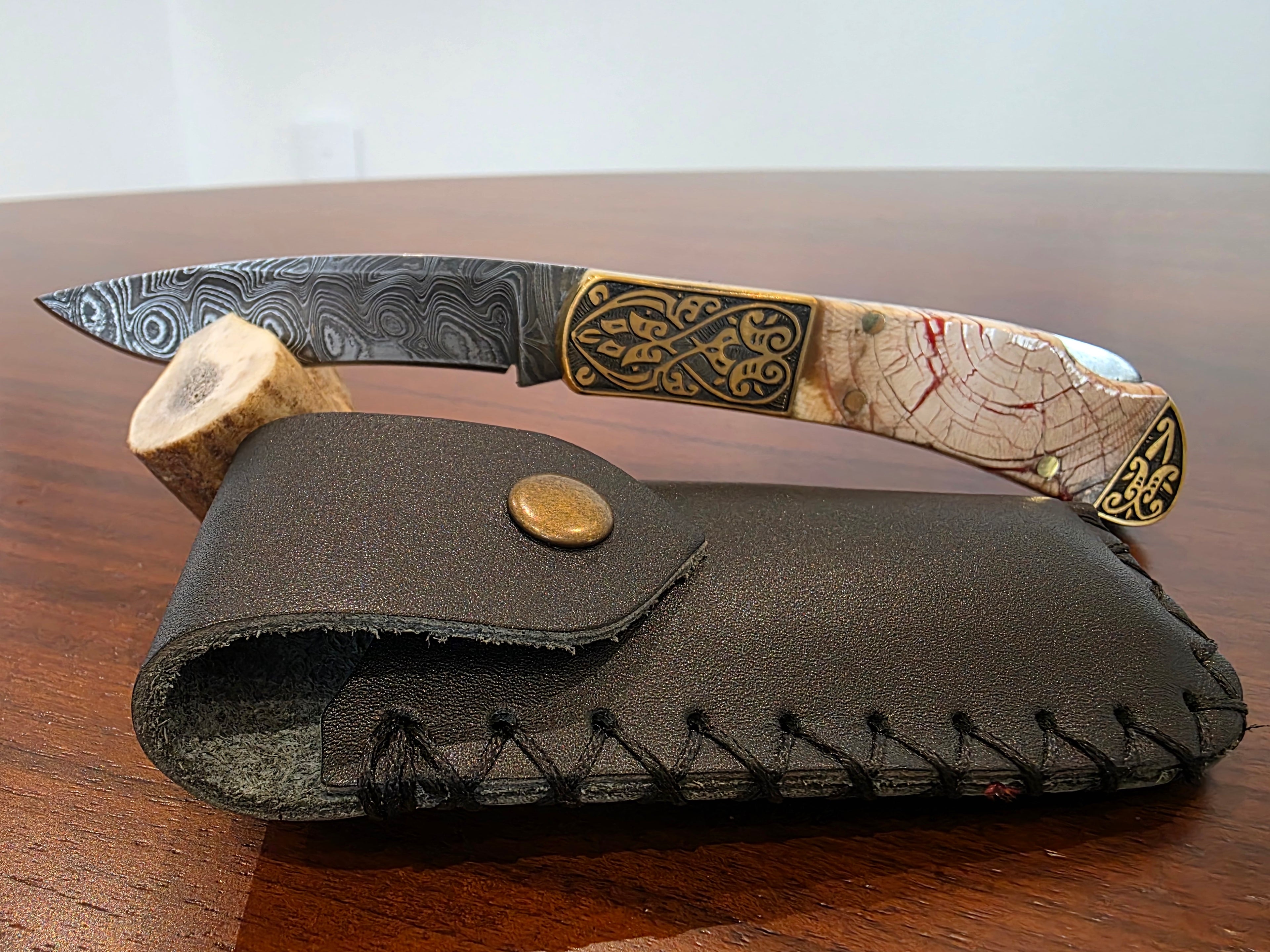 Taschenmessser Damaststahl aus  stabilisiertem Mammut-Elfenbein Griff und verzierungen