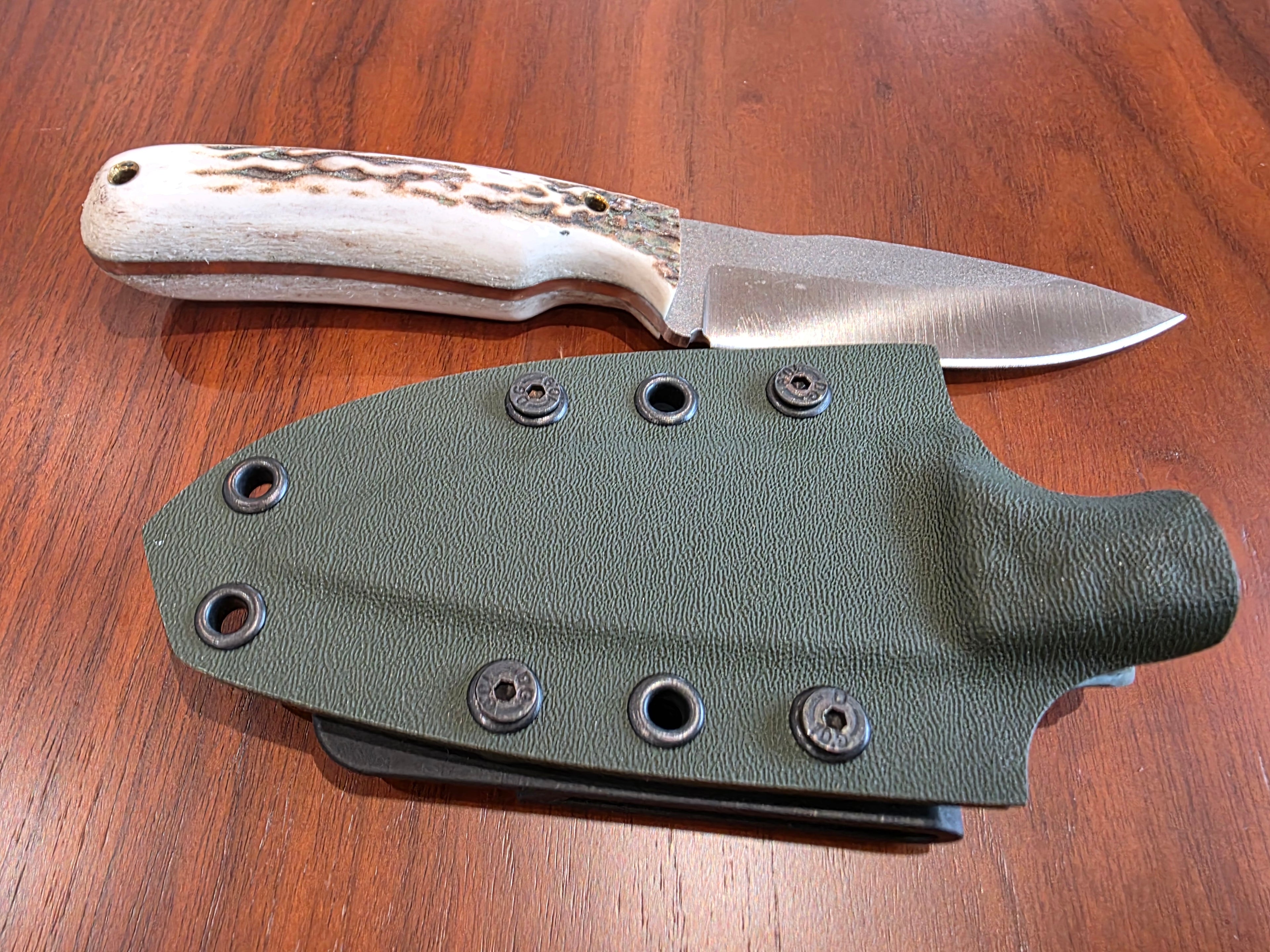 Messer N690 Stahl , Hirschhorn Griff inkl. Kydex