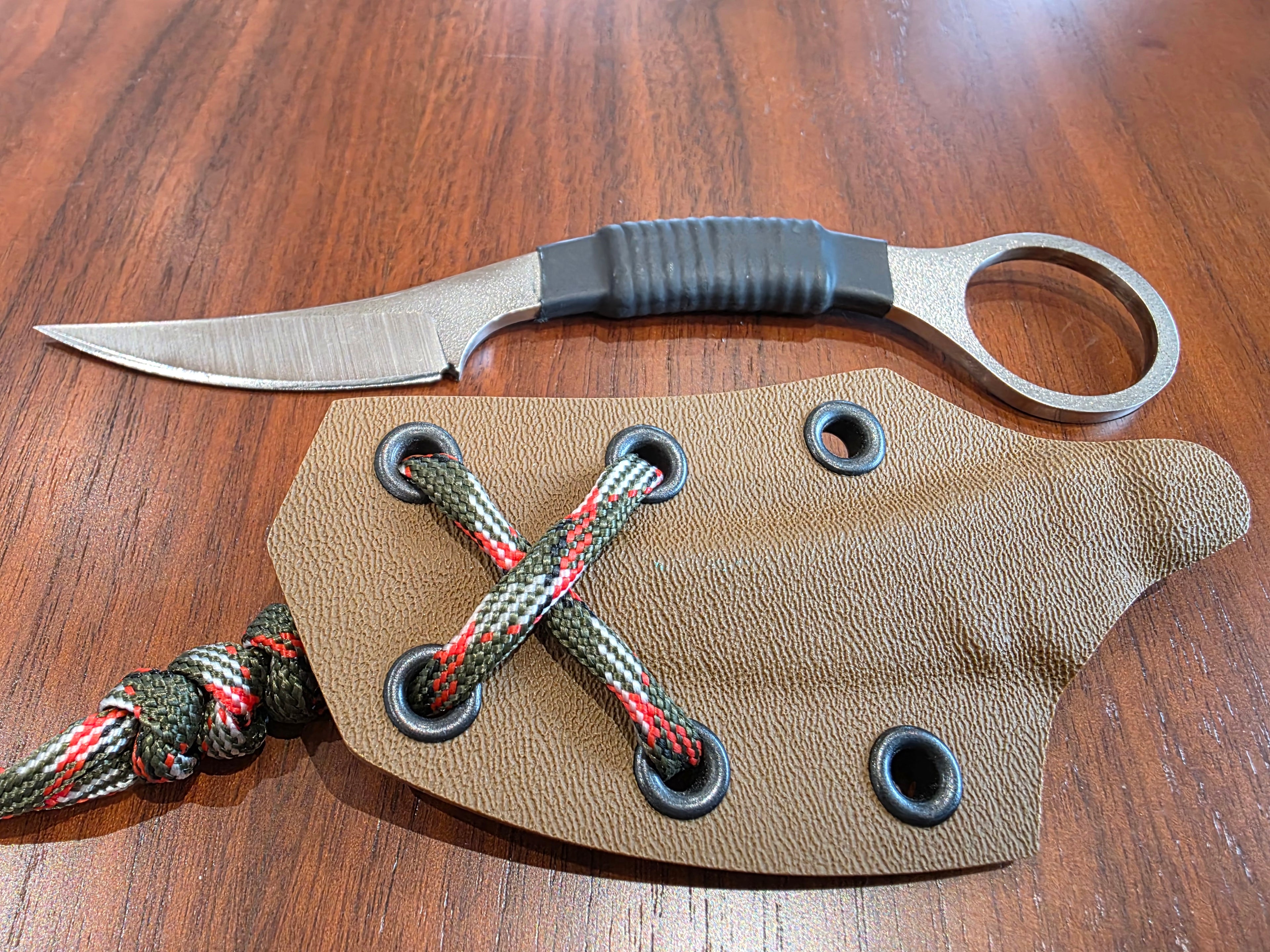 Neck Knife N690 Stahl mit TPE Griff inkl. Kydex