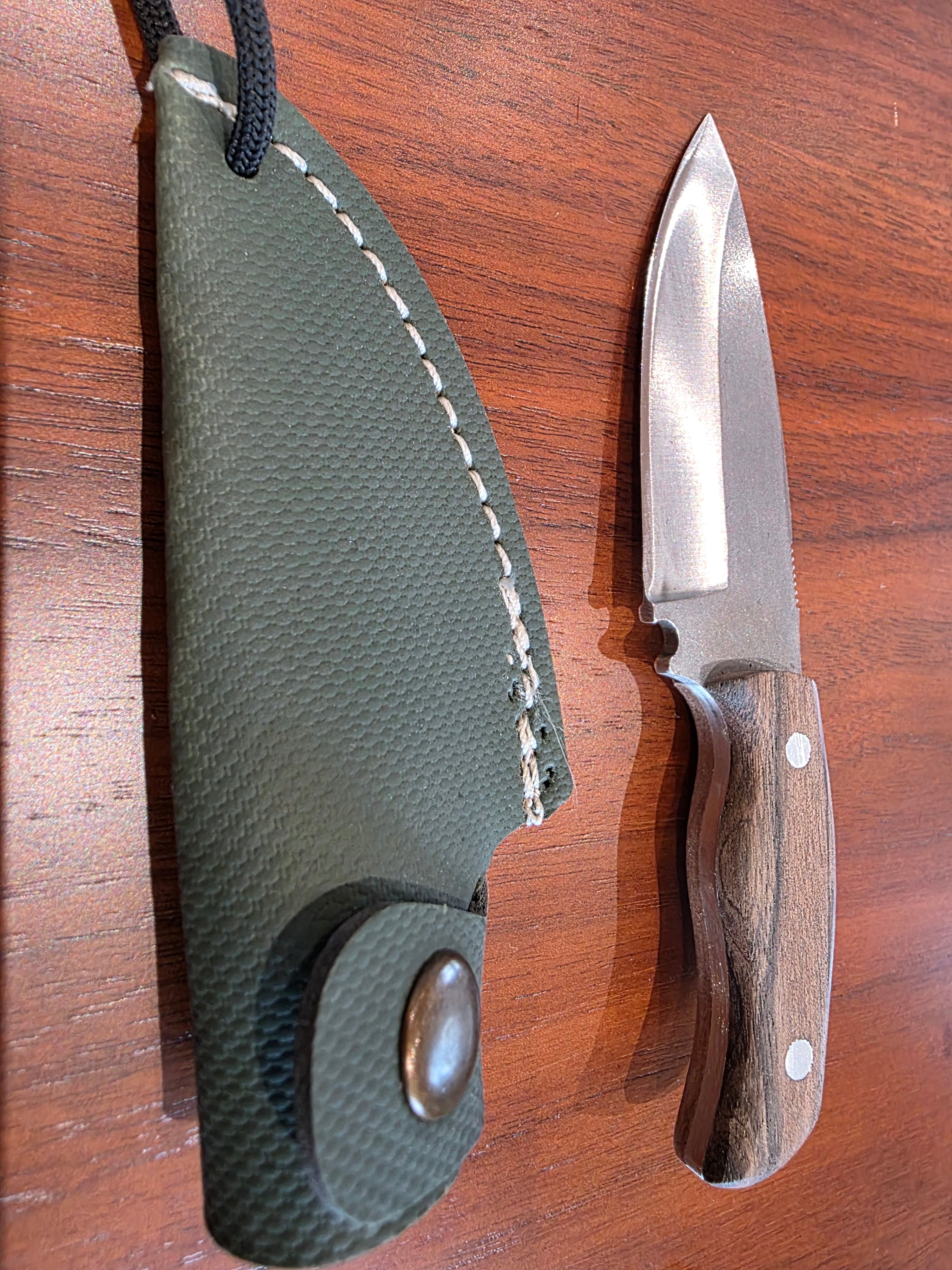 Neck Knife 4116 Stahl mit Walnuss Griff inkl. Lederetui