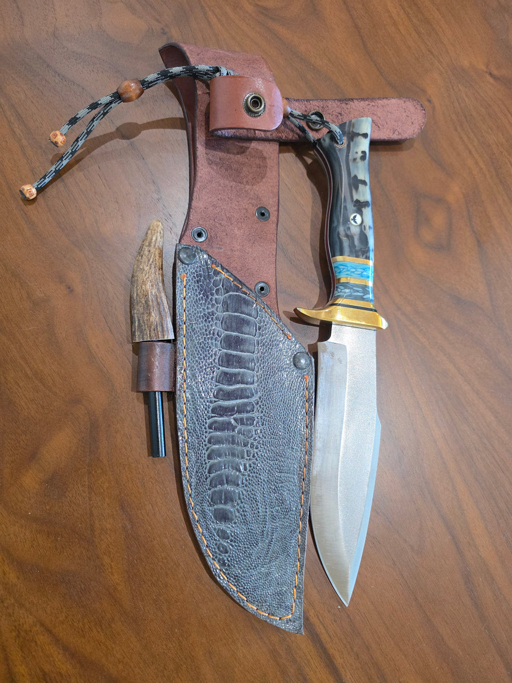 Bushkraft Messer, N690 Stahl,Büffelhorn Griff mit einlagen inkl. Lederetui.