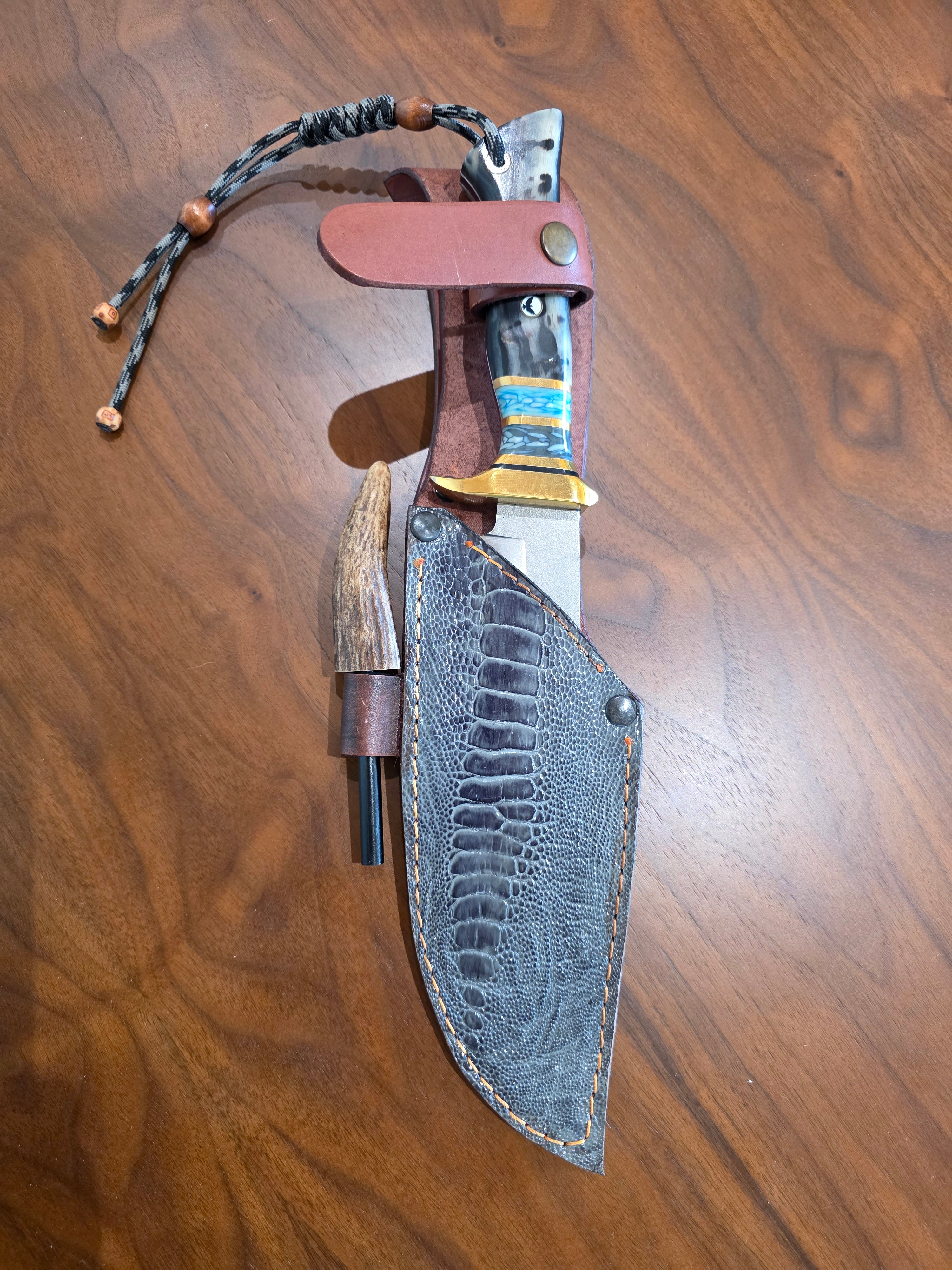 Bushkraft Messer, N690 Stahl,Büffelhorn Griff mit einlagen inkl. Lederetui.