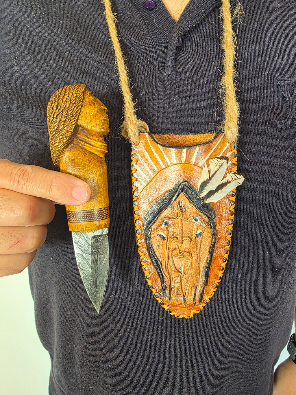 Neckknife , Damaststahl inkl hangeschnitzt und inkl. Lederetui.
