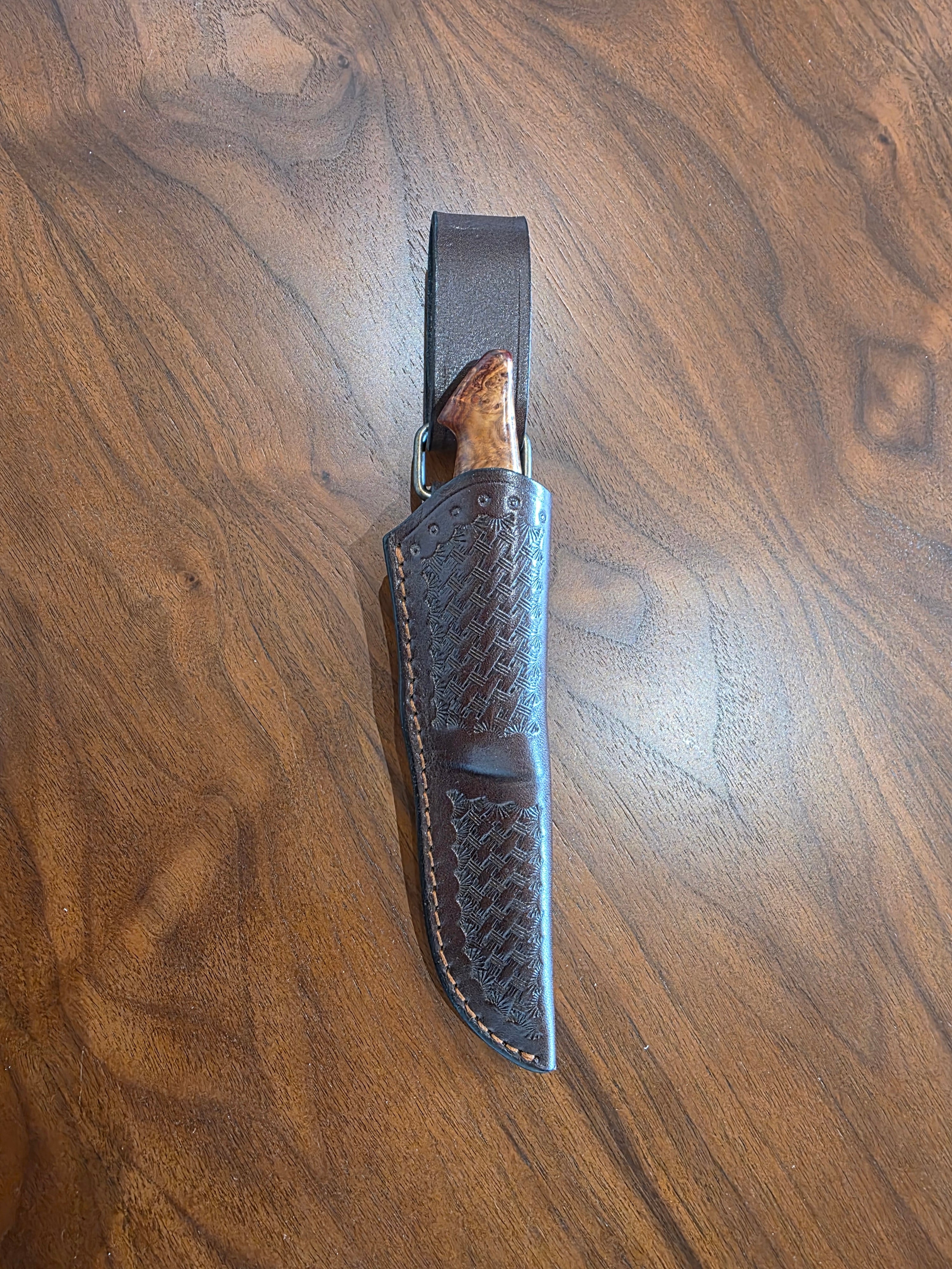 Buschkraft bzw EDC Damast Messer ,stabilisiertem Ahorn Griff, inkl. Lederetui.