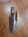 Buschkraft bzw EDC Damast Messer ,stabilisiertem Ahorn Griff, inkl. Lederetui.