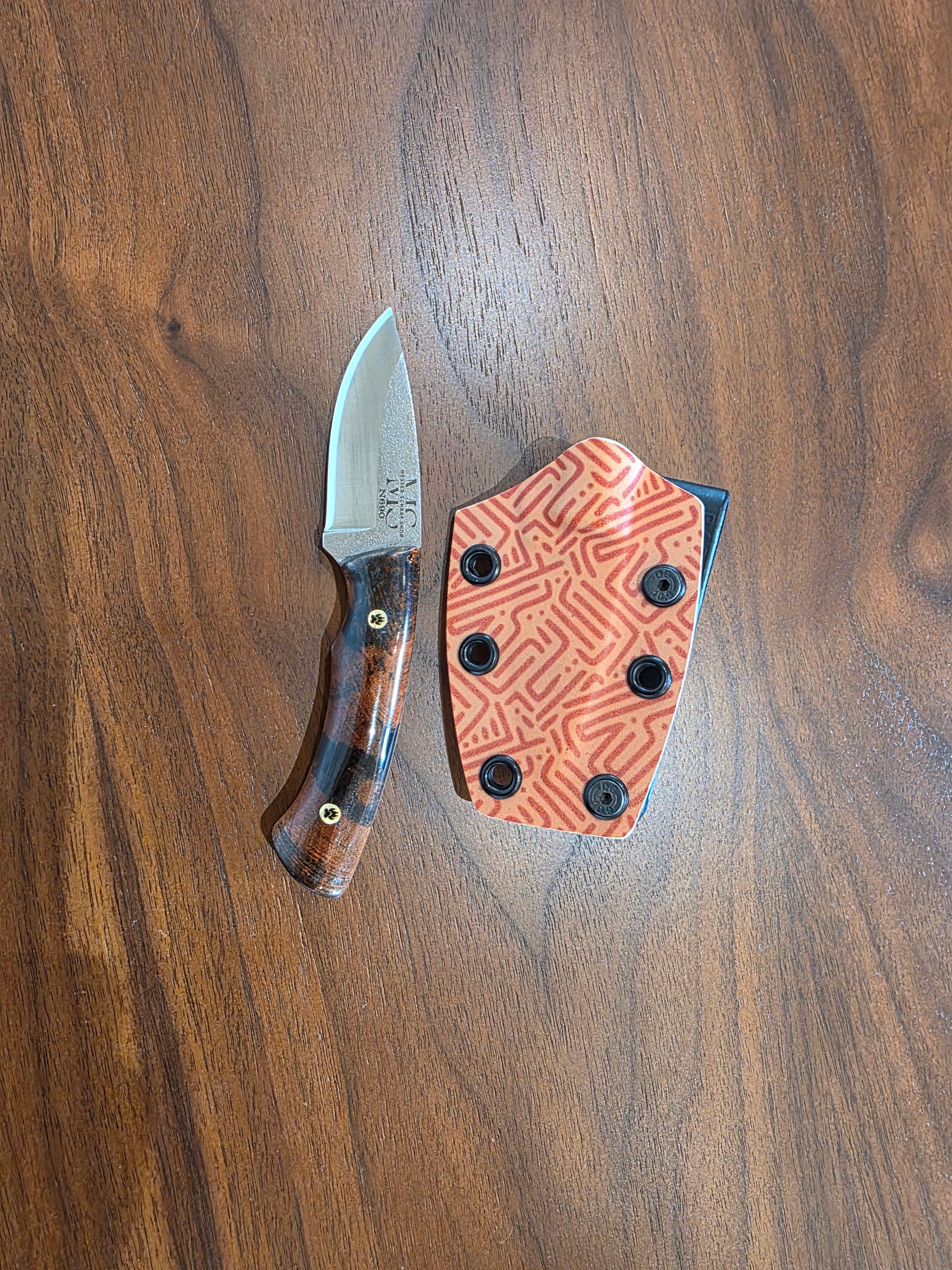 Messer, N690 Stahl stabilisieretem Walnuss inkl. Kydex