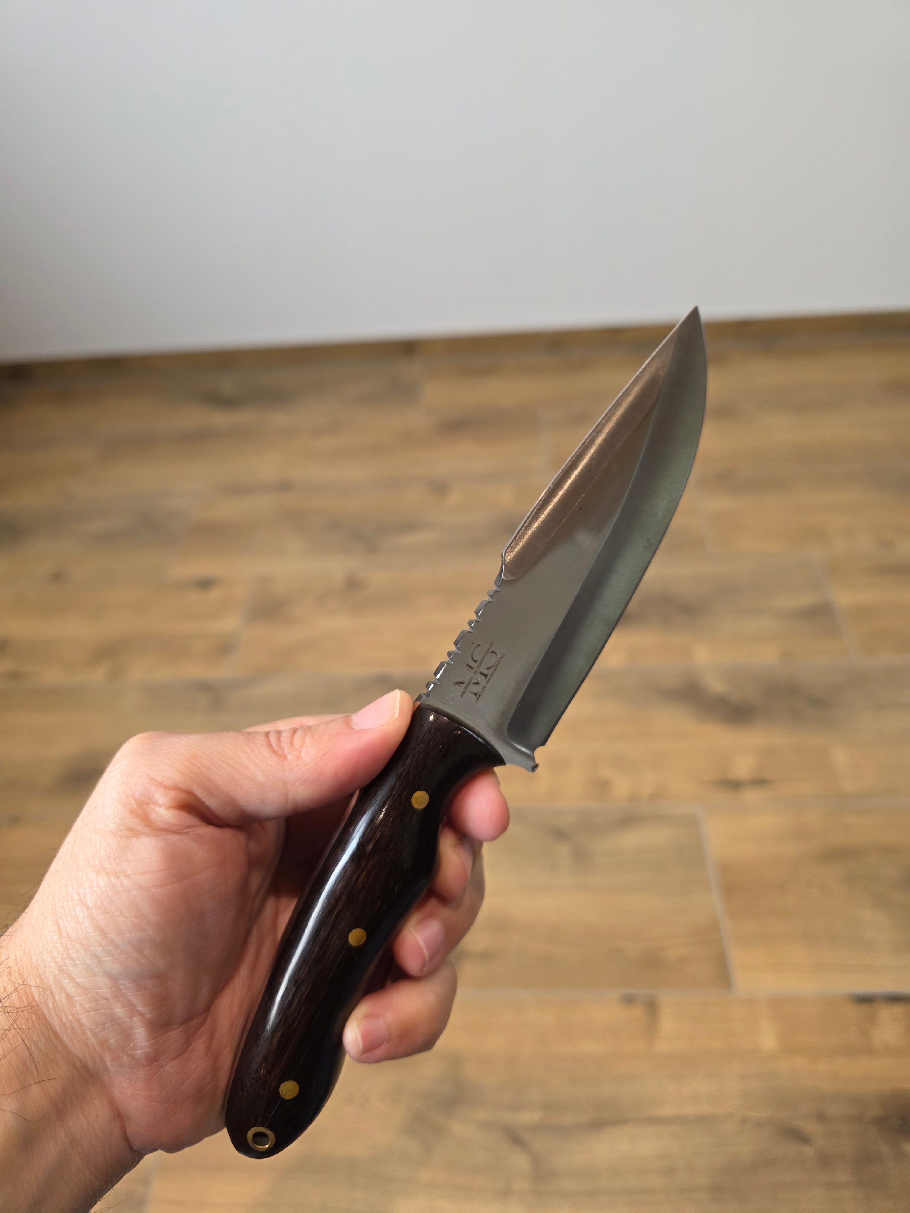 Buschcraft Messer, rostfreier Stahl, stabilisiertem Wenge, handmade, inkl. Lederetui.