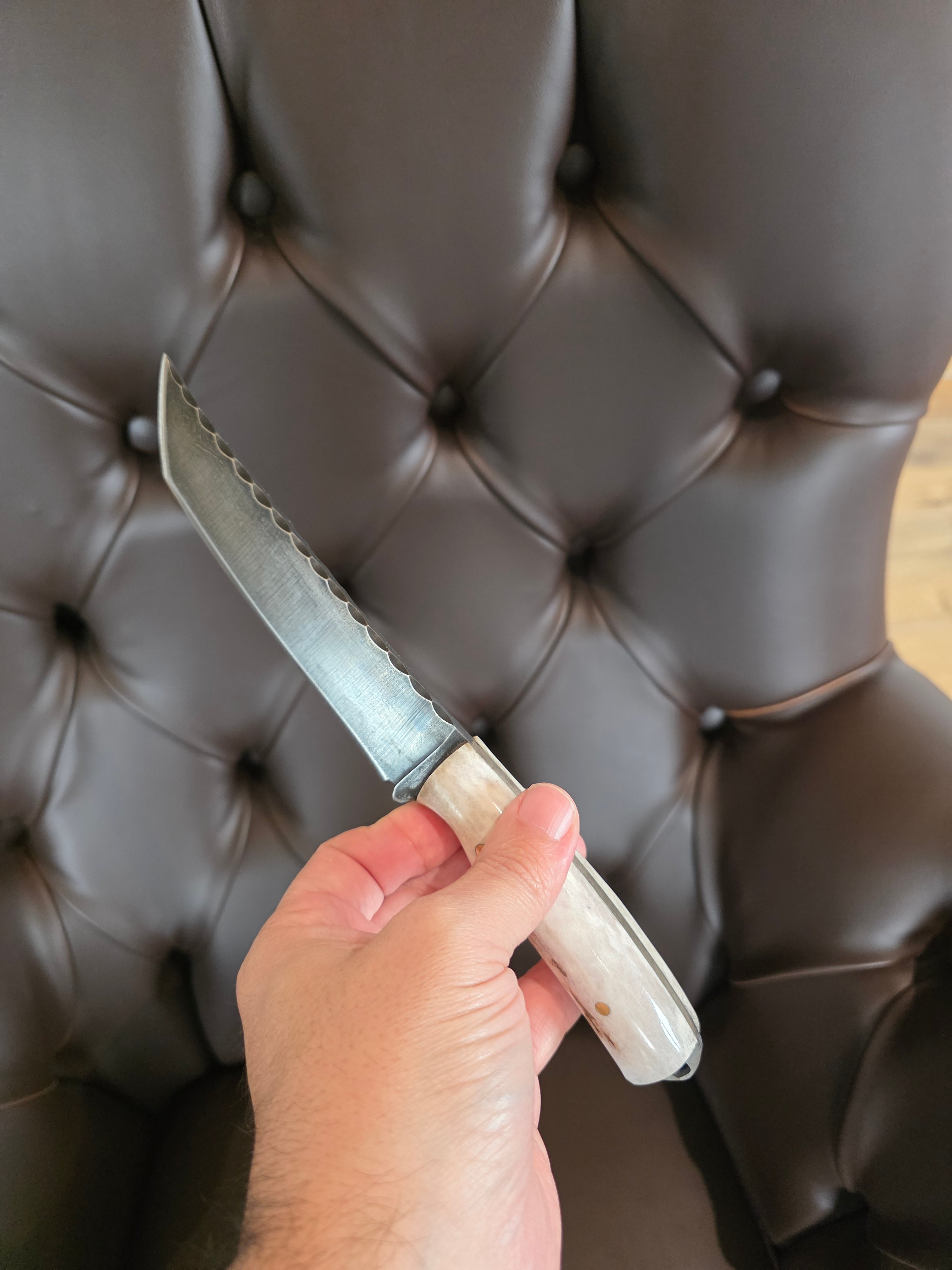 Buschcrsft Messer 80CrV2 Stahl,Hirschhorn Griff, handgeschmiedet inkl.Lederetui.
