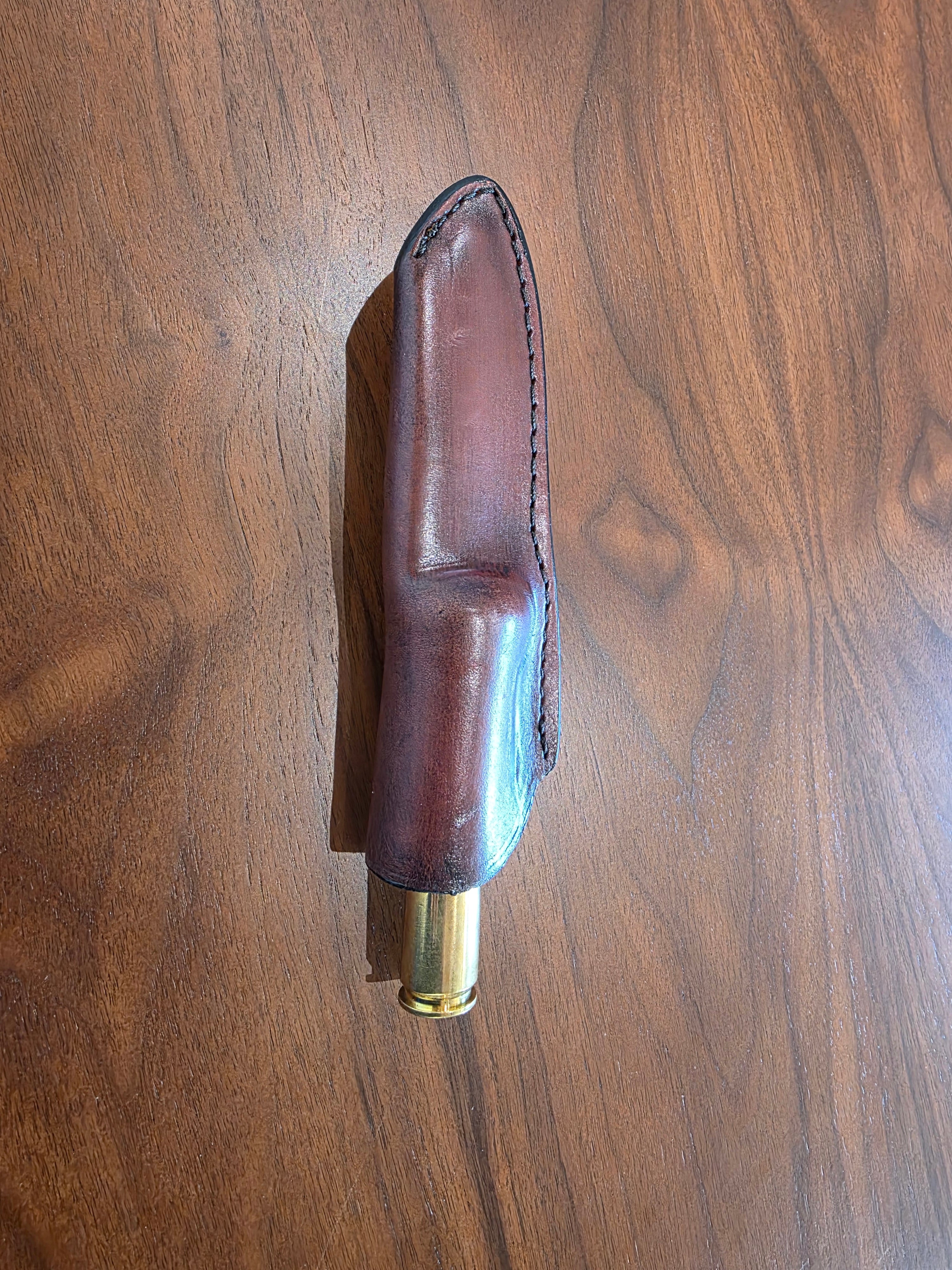 Buschcraft Messer, Carbonstahl mit Patronenhülse Griff Messing inkl. Lederetui.