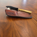 Buschcraft Messer, Carbonstahl mit Patronenhülse Griff Messing inkl. Lederetui.