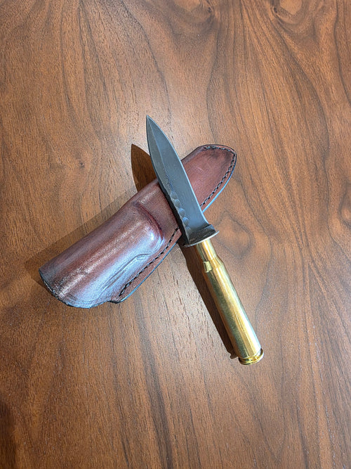 Buschcraft Messer, Carbonstahl mit Patronenhülse Griff Messing inkl. Lederetui.