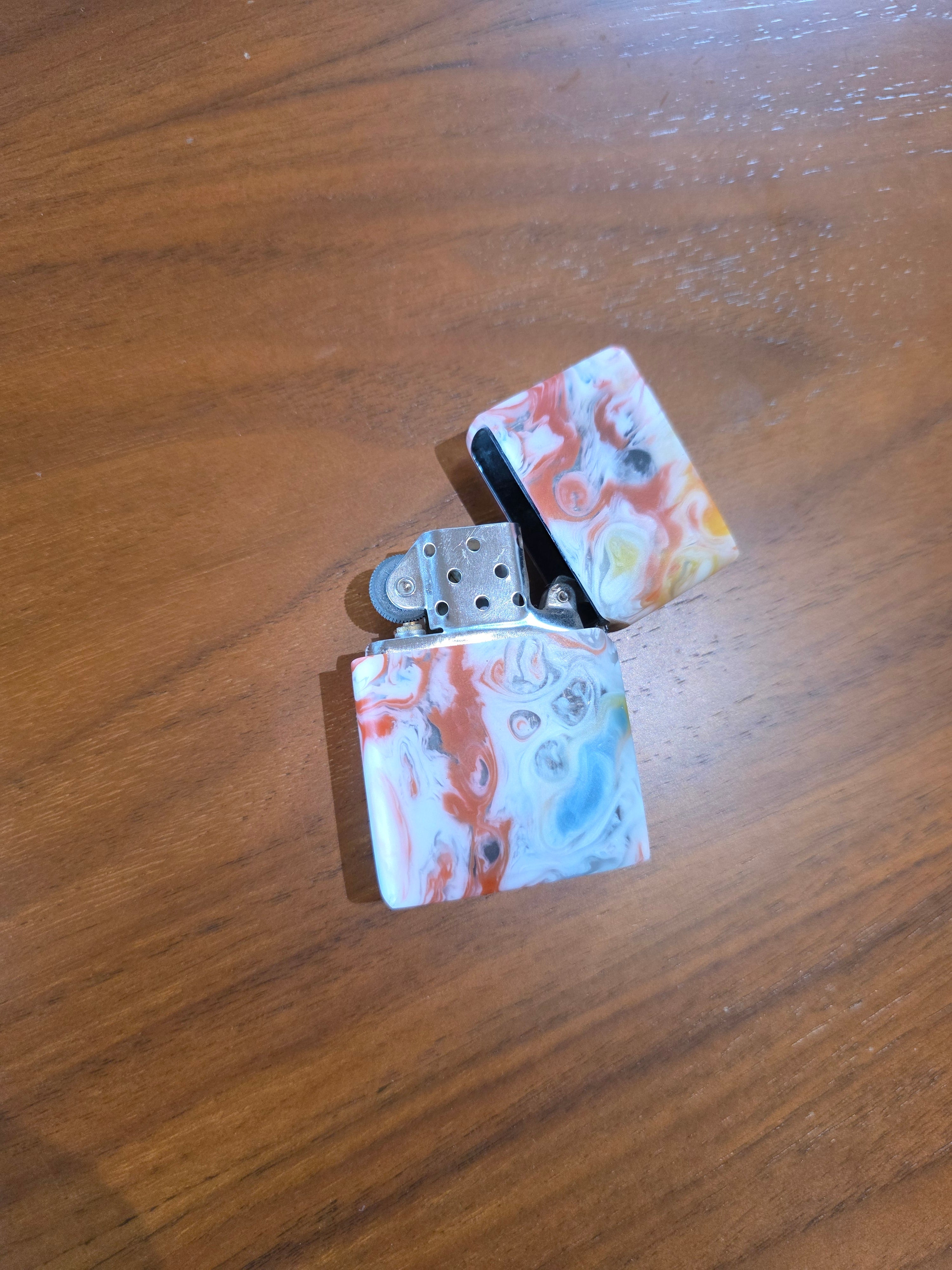 Benzinfeuerzeug Epoxy Überzug, Handarbeit.
