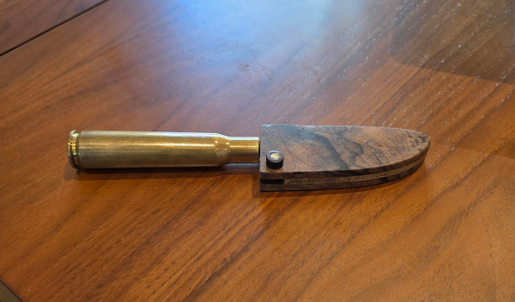 Buschcraft bzw. EDC Messer aus N690 Stahl inkl. Holzscheide.