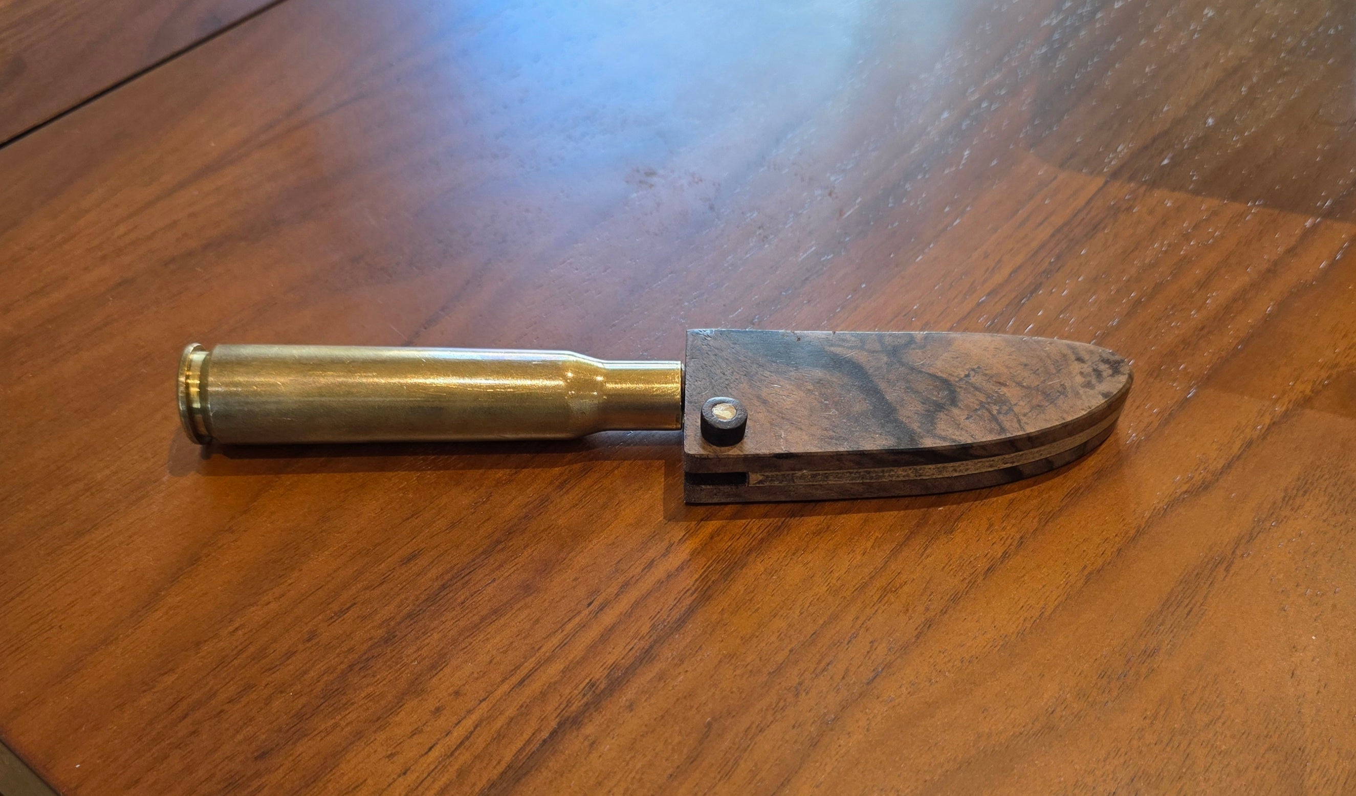 Buschcraft bzw. EDC Messer aus N690 Stahl inkl. Holzscheide.