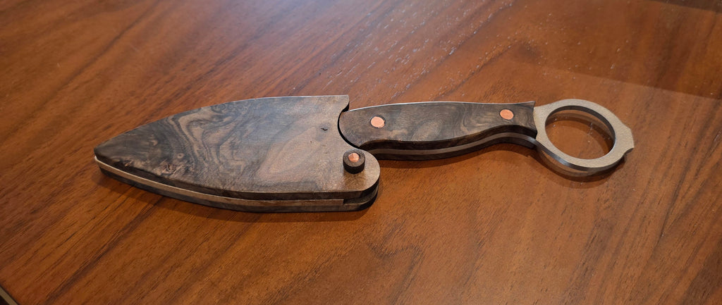 Buschcraft bzw. EDC Messer aus N690 Stahl inkl. Holzscheide.