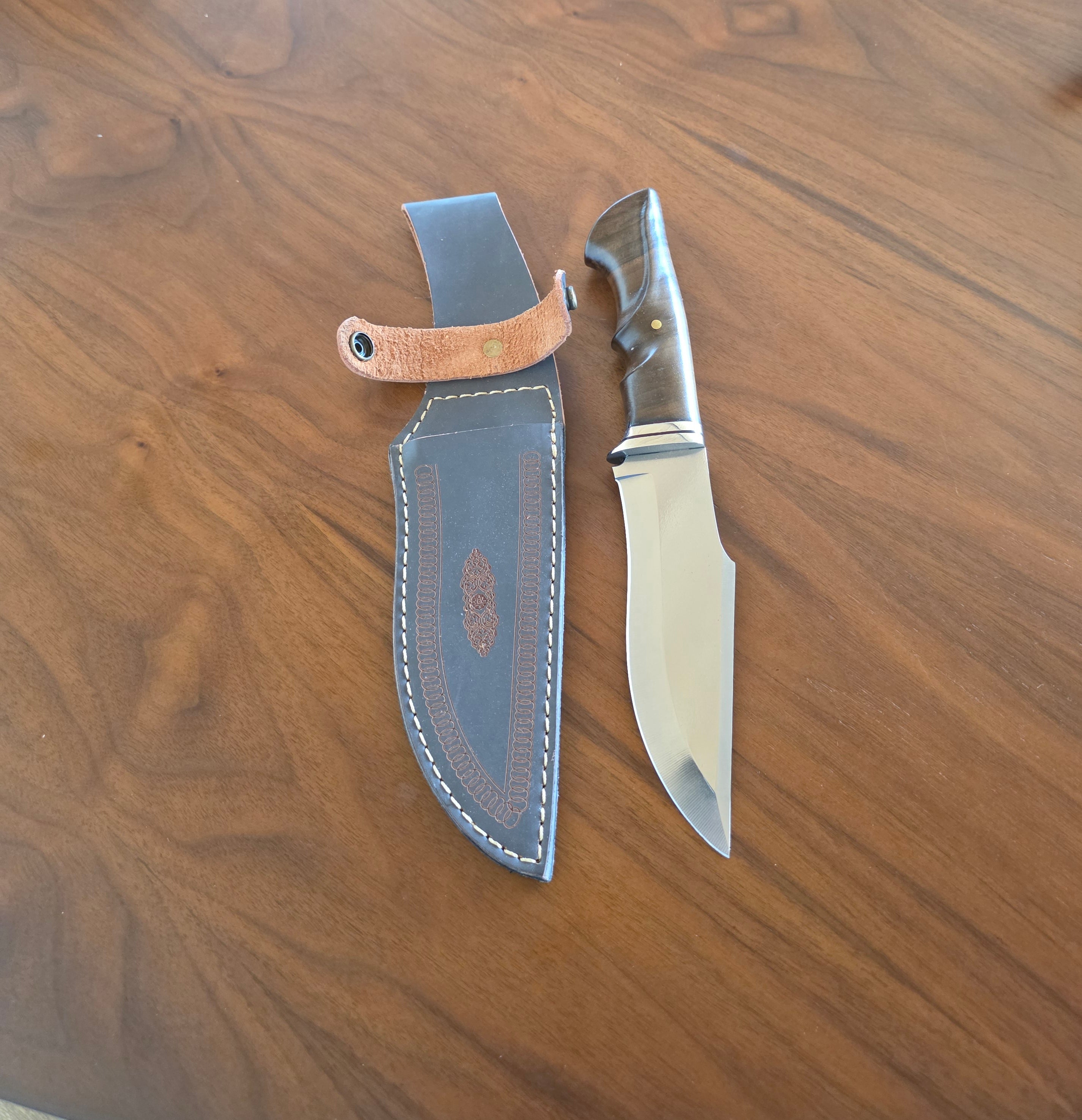 Bushcraft & Jagdmesser aus 4116 Stahl inkl. Lederetui.