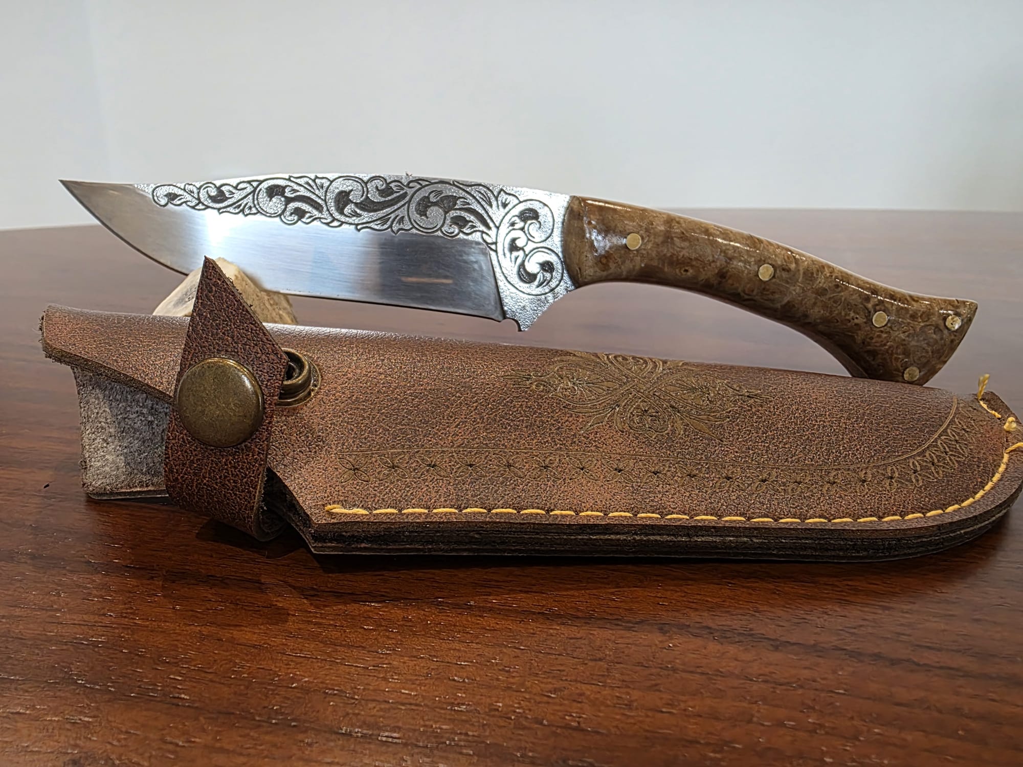 VIP Messer N690 Stahl mit Kastanie Griff