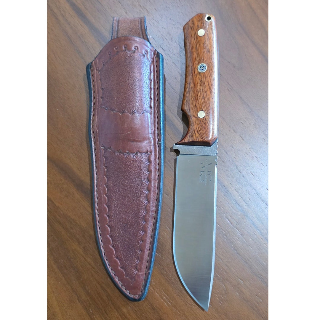Bushcraft Messer aus N690 Stahl inkl. Lederetui.